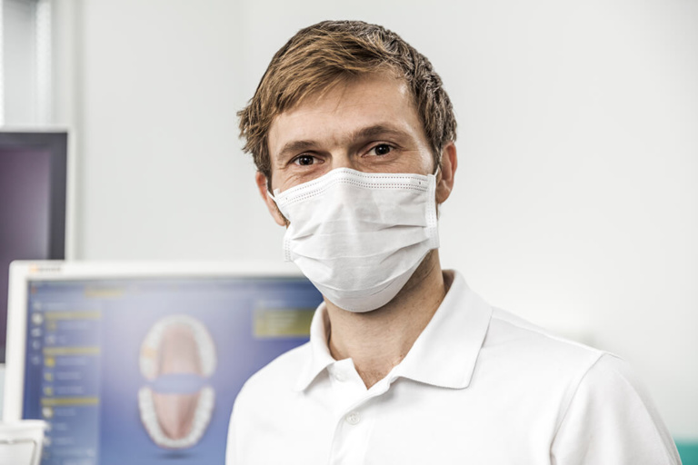 Implantologie Köln Rondorf – Dr. Jelle Tiddens sorgt für eine exakte Planung der Implantate Implantologie Köln Rondorf - Dr. Jelle Tiddens sorgt für eine exakte Planung der Implantate